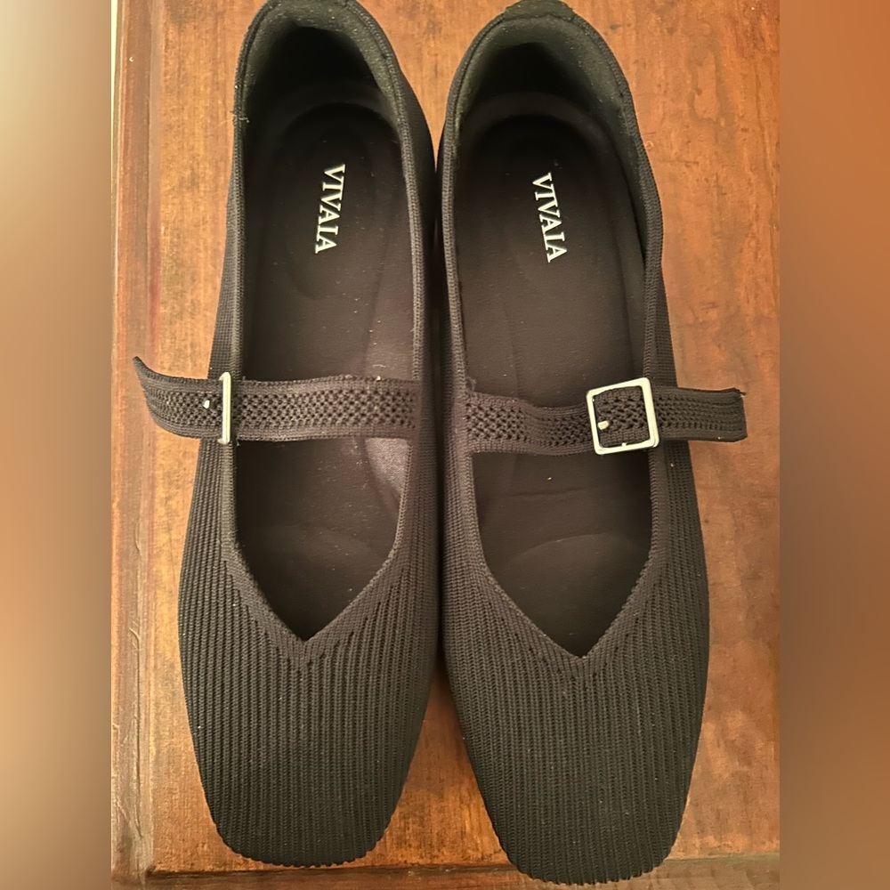 NEVER worn Vivaia BLACK (dark standard black) Mary Jane Shoes Size 39 - Picture 2 of 3